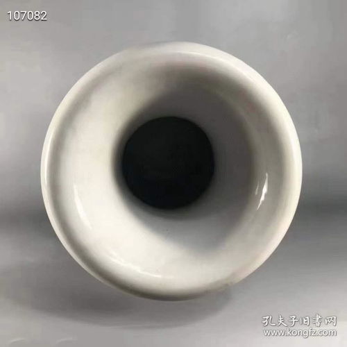 大清康熙年制粉彩花鳥圖棒槌瓶一對(duì),開口外撇